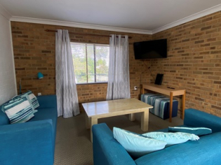 2 BDRM Lounge