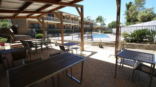 Outdoor BBQ & Dining